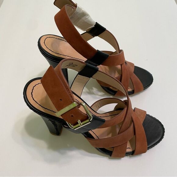 Pour La Victoire Vy Two Tone Crisscross Straps Open Toe Shoes - Picture 4 of 12